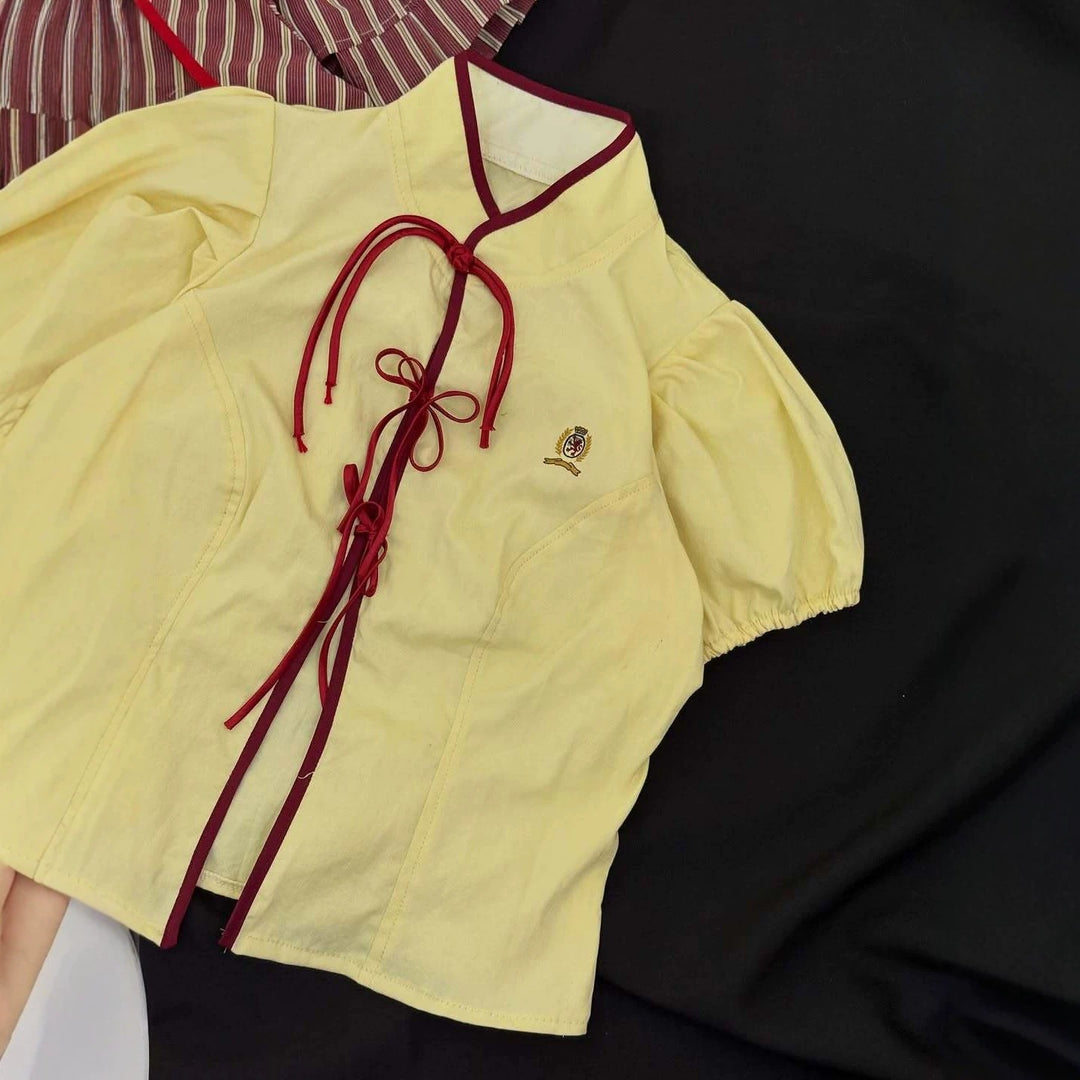 Damen Modische Bluse mit hochgeschlossenem Kragen und dekorativen Rüschen Echo Archiv
