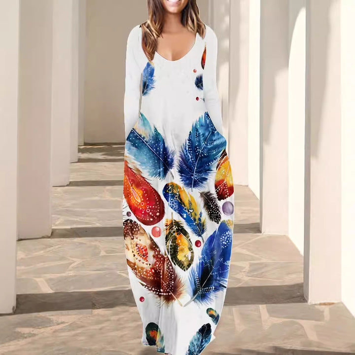 Damen Fließendes Maxikleid mit auffälligem Federmotiv, tiefem Rundhalsausschnitt und Seitentaschen – Valéora