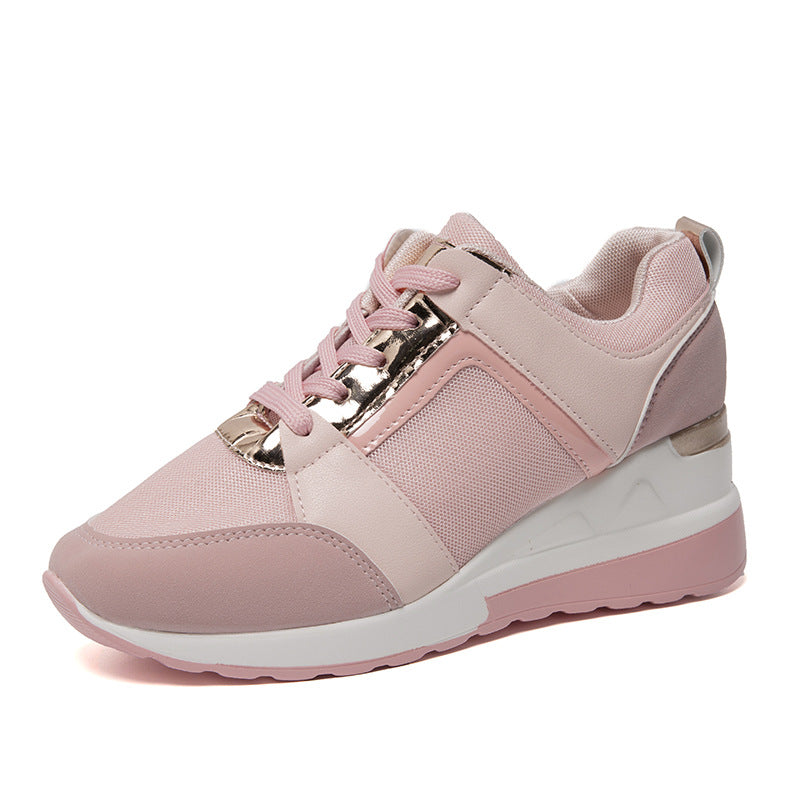 Damen  Keil‑Sneaker mit perforiertem Microfaser‑Upper, gepolsterter Fersenkappe und rutschfester Profilsohle Echo Archiv