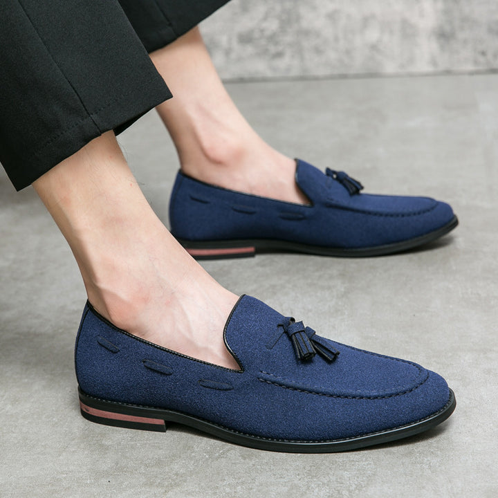 Herren Quasten-Slipper aus Veloursleder mit handgenähter Moccasinnaht und gepolstertem Lederfußbett – Tavélo