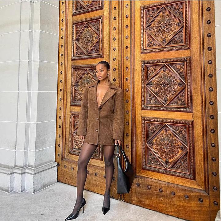 Damen Kurzer Veloursleder-Mantel im Blazerstil mit kastiger Oversize-Silhouette und Reverskragen Echoarchiv
