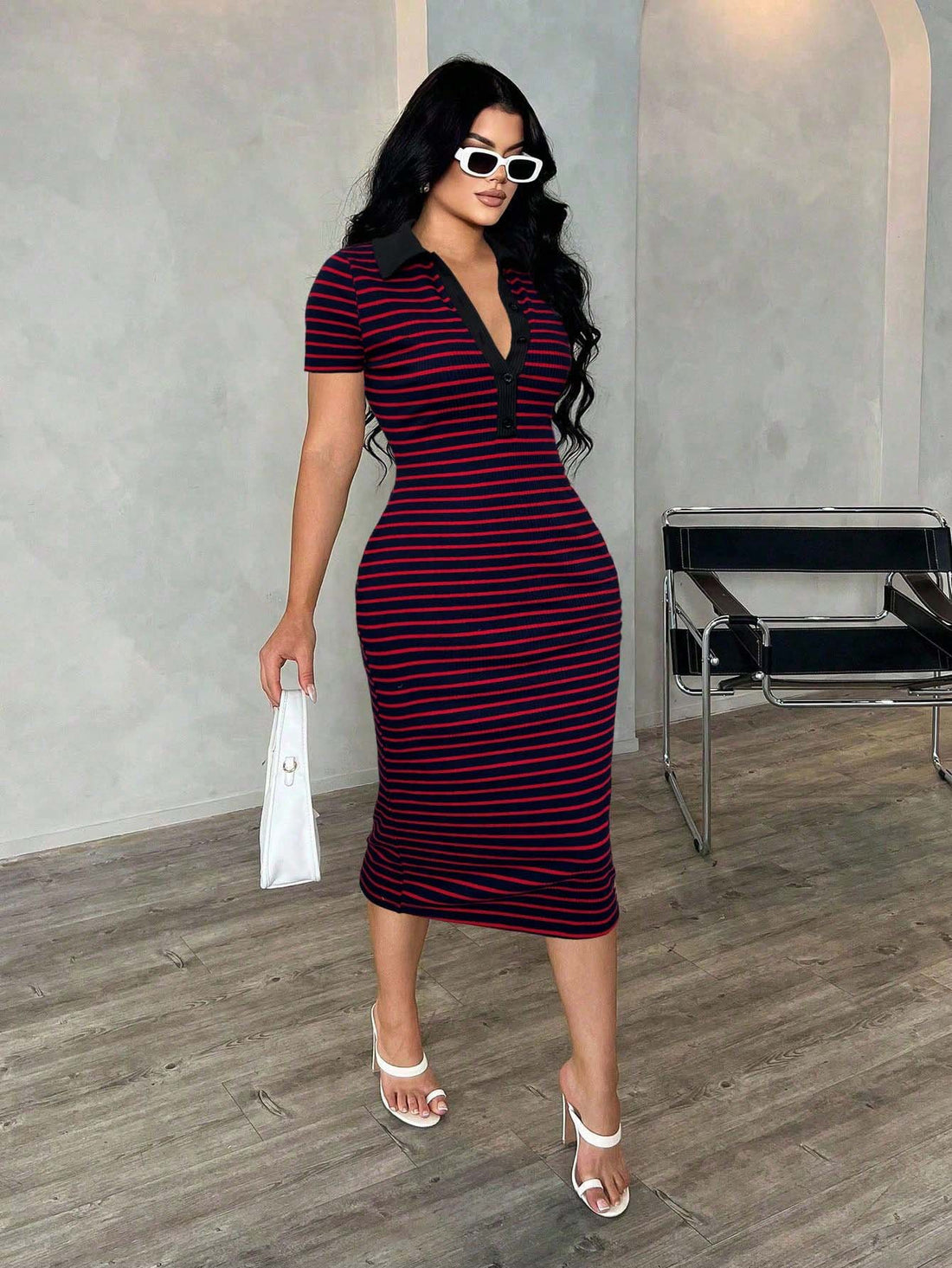 Damen Figurbetontes Polokleid im Streifen‑Look aus Rippstrick mit kurzem Ärmel – Élara