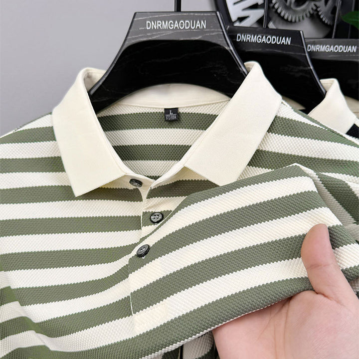 Herren Poloshirt mit strukturiertem Streifenmuster und innovativer Knopfleiste Echoarchiv