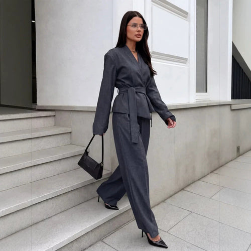 Damen Elegantes Wickelblazer-Set mit Taillengürtel und weiter Bundfaltenhose Echoarchiv