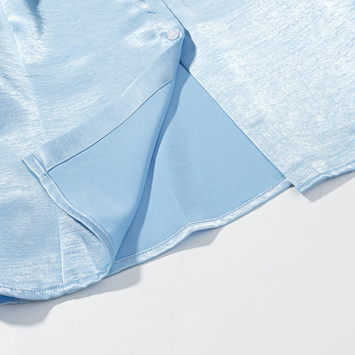 Damen Satinbluse mit taillierten Teilungsnähten, durchgehender Knopfleiste und breiten Manschetten Echo Archiv