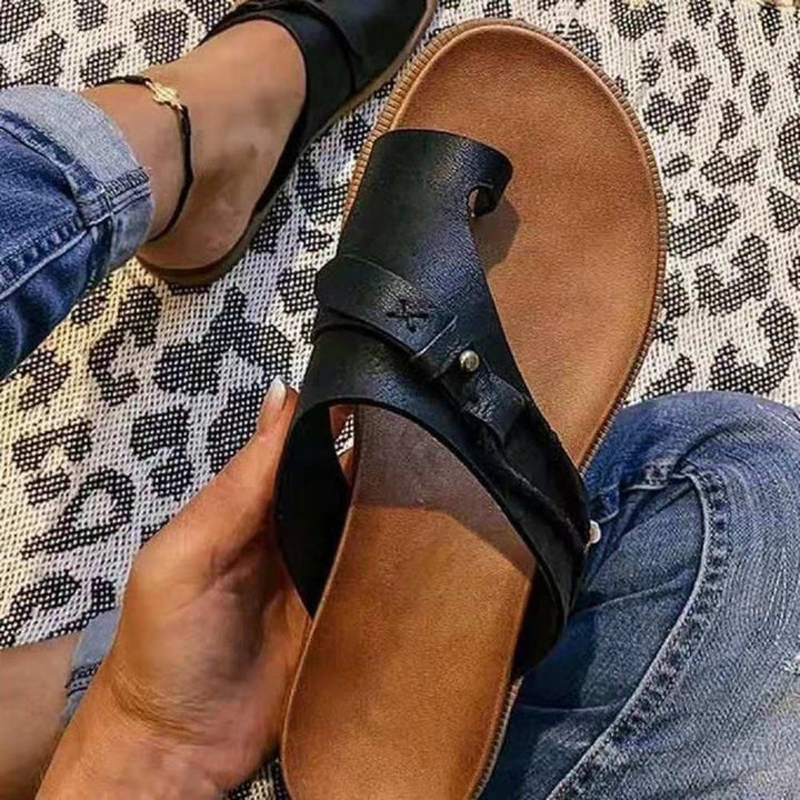 Damen Zehensteg-Sandale mit verstellbarem Riemen und ergonomischem Fußbett – Sorelia