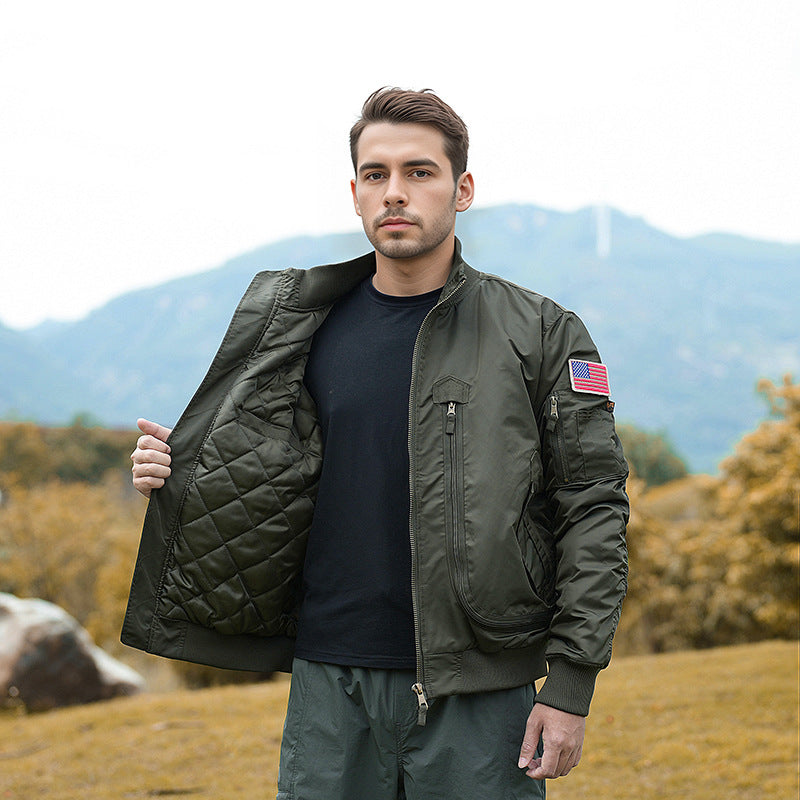 Herren modische Bomberjacke mit isolierendem Innenfutter und praktischen Taschen Echoarchiv