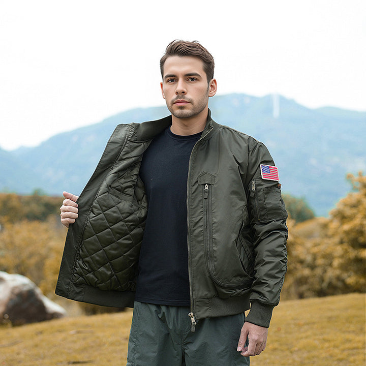 Herren modische Bomberjacke mit isolierendem Innenfutter und praktischen Taschen Echoarchiv