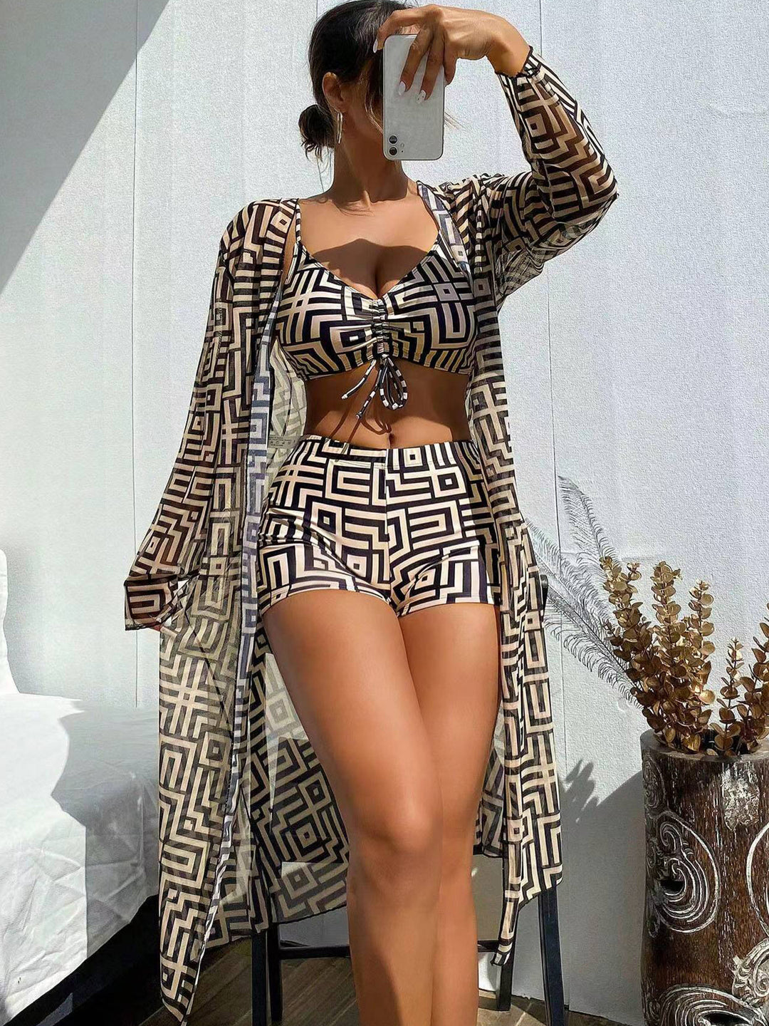 Damen Badeoutfit mit geometrischem Design und transparenter Kimono Echo Archiv