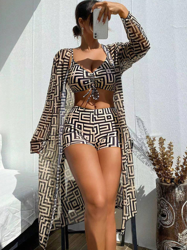 Damen Badeoutfit mit geometrischem Design und transparenter Kimono Echo Archiv