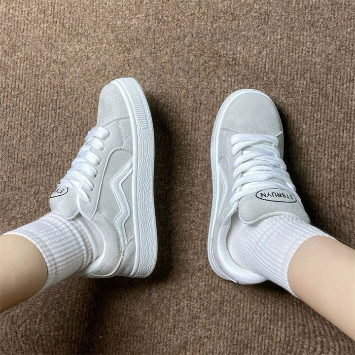 Damen Sportliche Sneaker mit hochwertigem Wildleder und rutschfester Sohle Echo Archiv