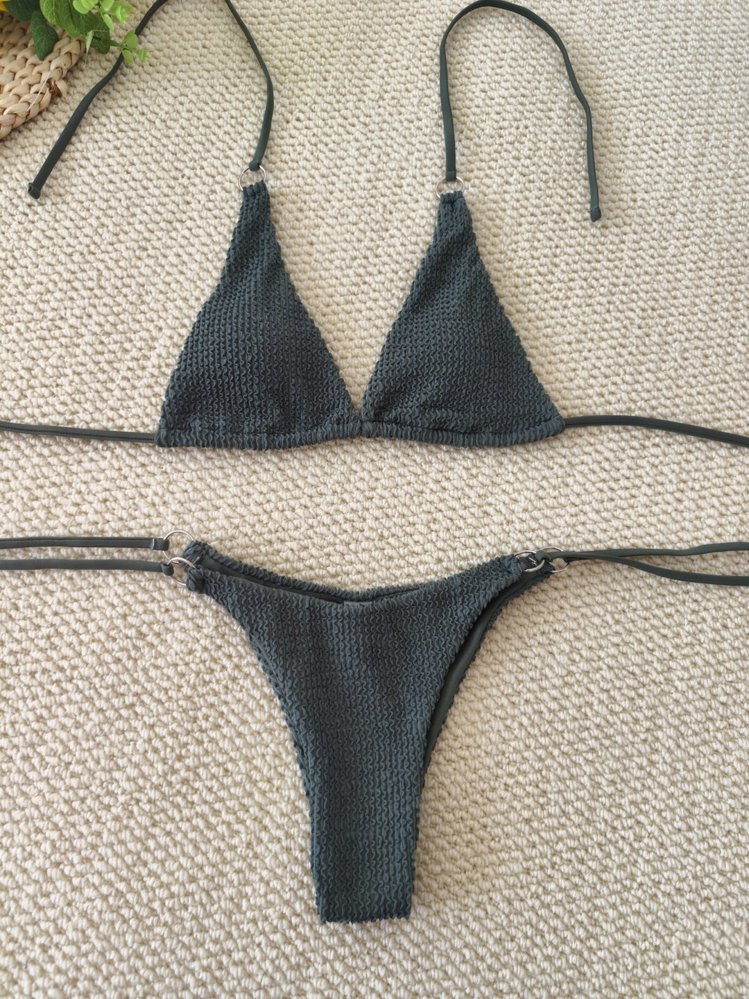 Damen Triangel-Bikini mit strukturiertem Gewebe und eleganten Ringverzierungen Echo Archiv