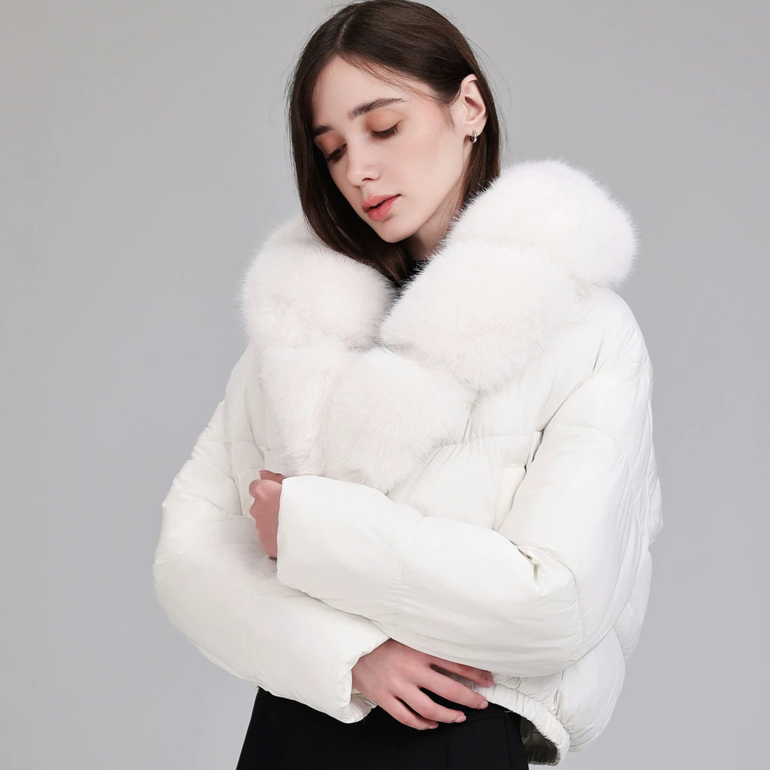 Damen Kurze gesteppte Puffer-Bomberjacke mit extra weitem Kunstfellkragen – Avenza
