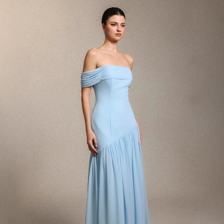 Damen Elegantes schulterfreies Maxikleid mit drapierten Details Echo Archiv