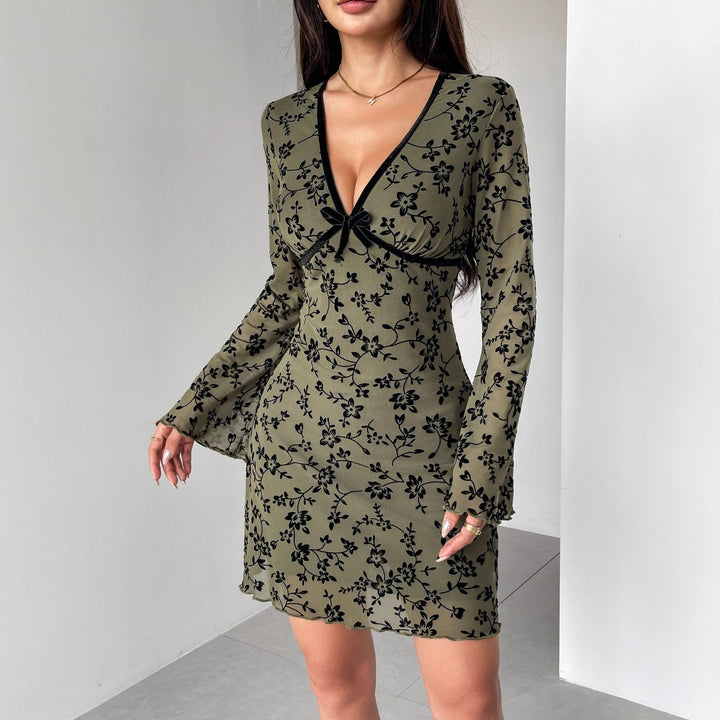 Damen nan tailliertes Netzstoff-Minikleid mit Samtflock-Blütenmuster, tiefem V-Ausschnitt und Schleifenapplikation Echo Archiv