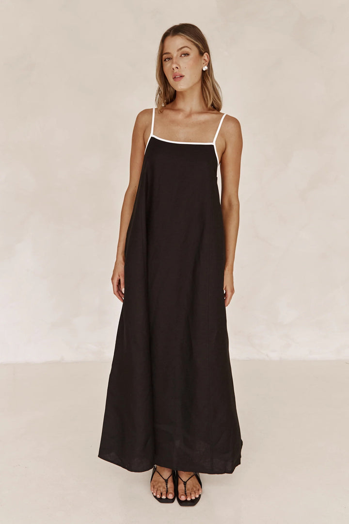 Damen luftiges Maxikleid mit feinen Trägern und elegantem Schnitt Echo Archiv