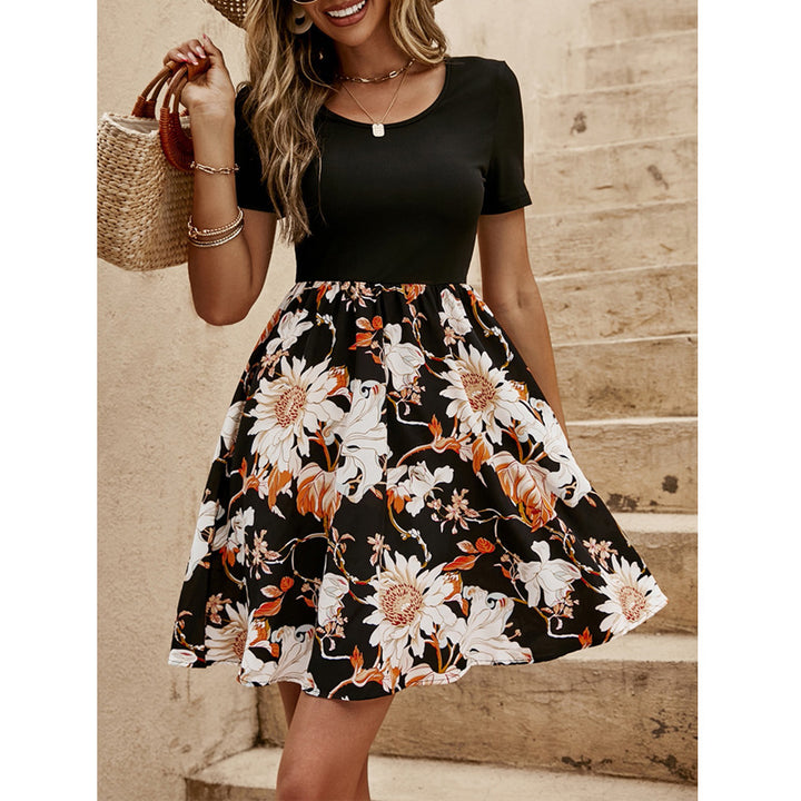 Damen Blühendes Sommerkleid mit asymmetrischem Rock Echo Archiv