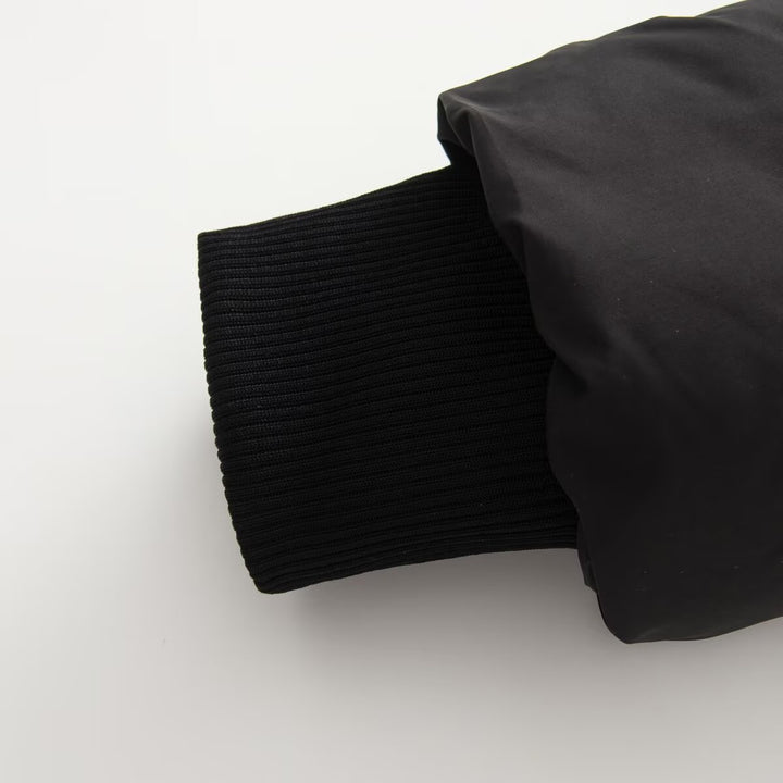 Damen kurze gesteppte Steppjacke mit taillierter Korsettschnitt‑Silhouette und hohem Stehkragen Echoarchiv