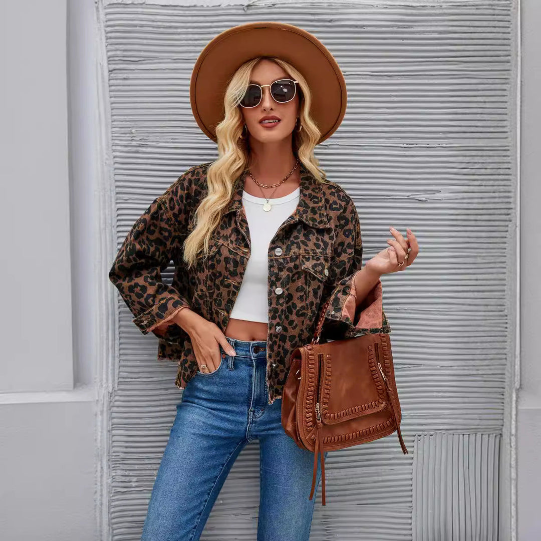 Damen Jeansjacke Im Angesagten Leo-Design mit Cooler Schnittführung und Lässigen Details Echoarchiv