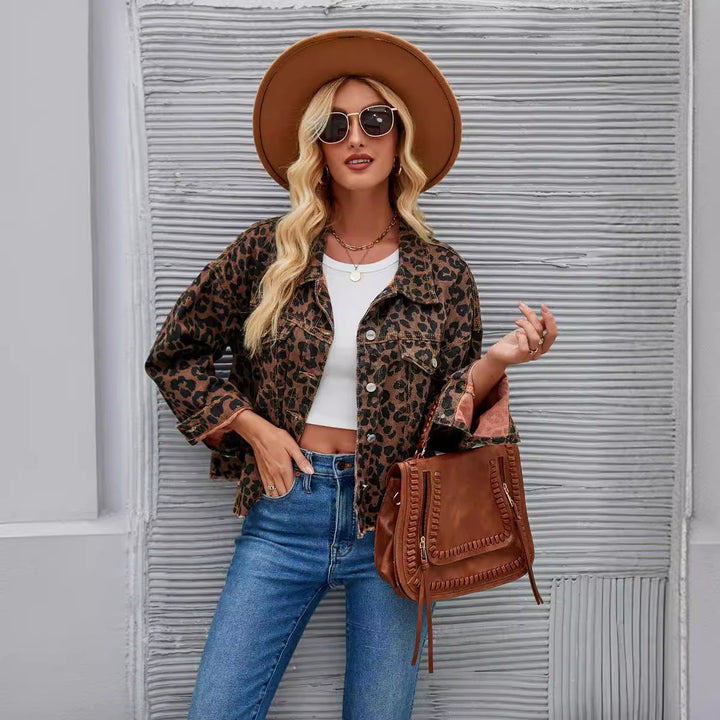 Damen Jeansjacke Im Angesagten Leo-Design mit Cooler Schnittführung und Lässigen Details Echoarchiv