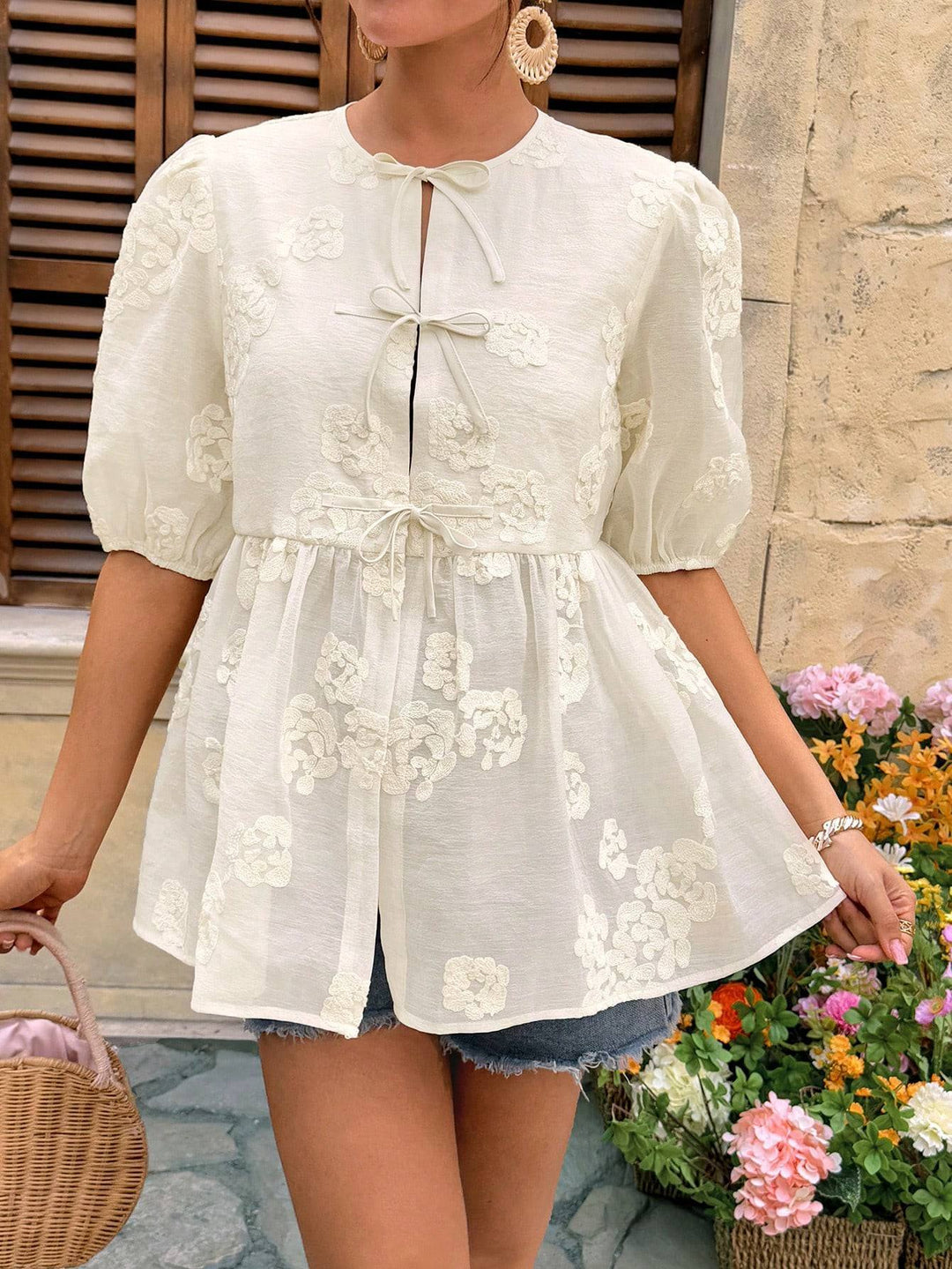 Damen verspieltes Oberteil mit floralen Details Echo Archiv