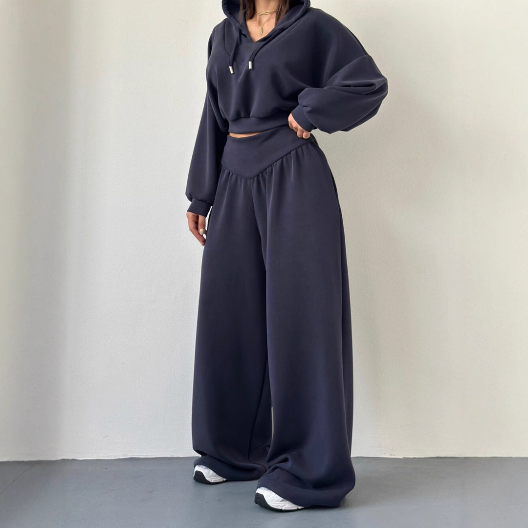 Damen nan luxuriöses Freizeitset Kapuzenpullover mit V-Ausschnittdetail und Culotte mit hoher Taille Echo Archiv