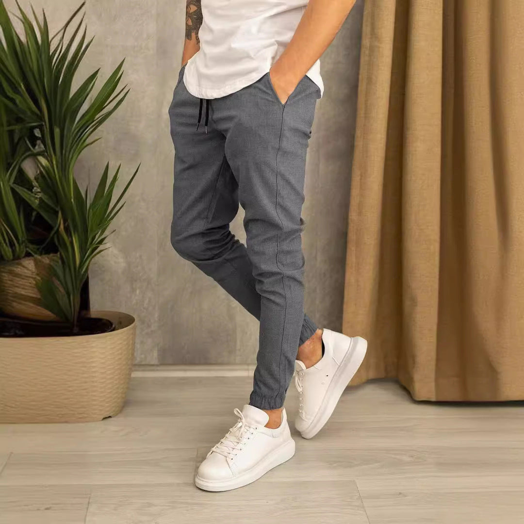 Herren Slim-Fit Jogginghose mit elastischem Bund und praktischen Seitenklapptaschen – Sorevano