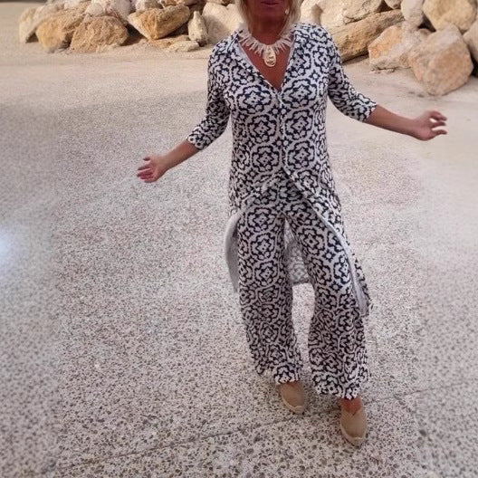 Damen Freizeit Maxi Kleid in ornamentalem Druck mit V-Ausschnitt, 3/4-Ärmeln und zentralem Frontschlitz – Valéora