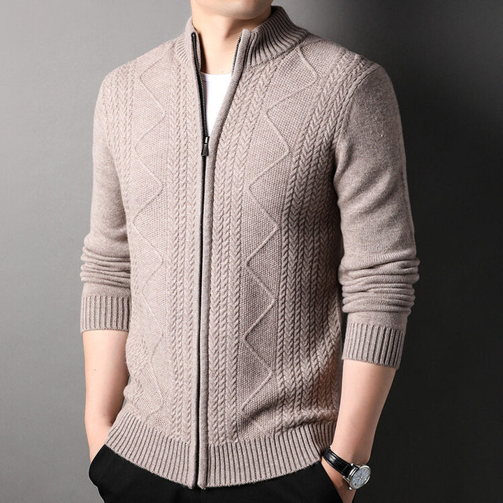 Herren Strickjacke im modernen Kabelstrickdesign Echoarchiv