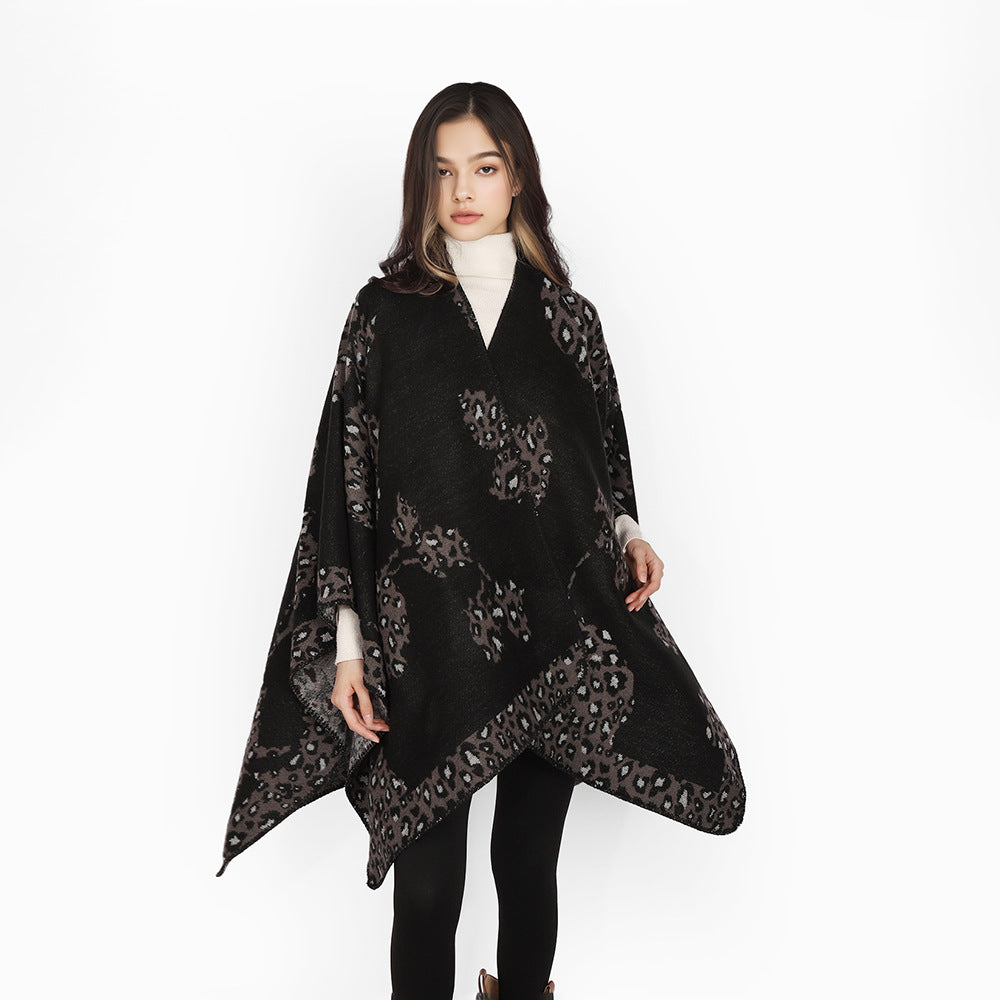 Damen Wolloptik-Überwurf mit gewebtem Leopard-Jacquard und offenem Zipfelrand Echo Archiv