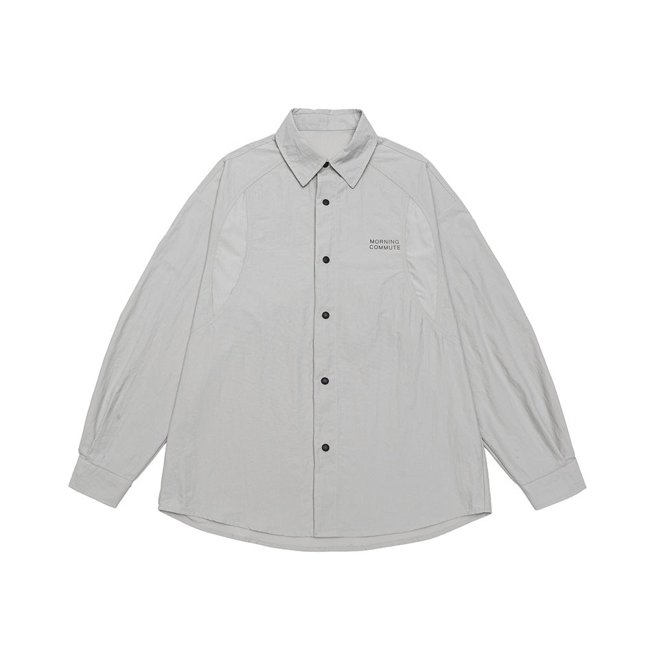 Unisex Lockeres Coach-Shirtjacke mit Kentkragen, Druckknopfleiste und minimalem Brustprint Echoarchiv