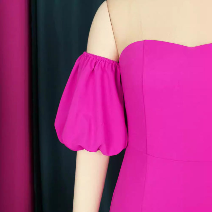 Damen Figurbetontes Abendkleid mit voluminösen Puffärmeln und Rüschenabschluss Echo Archiv