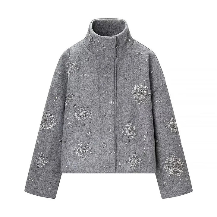 Damen boxy Kurzjacke mit hohem Stehkragen und funkelnder Perlen‑ und Paillettenstickerei – Célinea