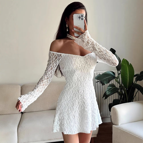 Damen Spitzenkleid mit langen Ärmeln und transparentem Detail Echo Archiv