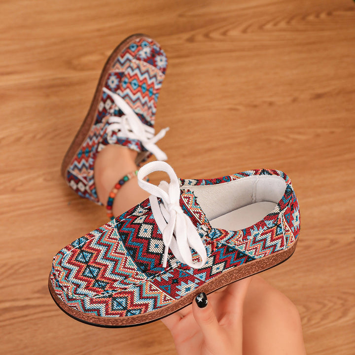 Damen Ethno-Canvas-Sneaker mit gepolstertem Fußbett und Korkoptik-Sohle – Névara