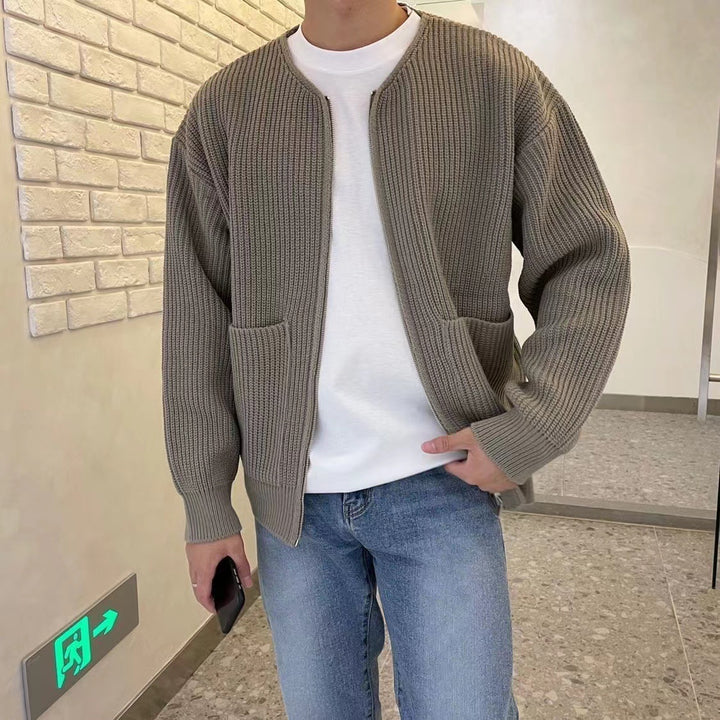 Herren Grobstrick-Jacke mit voluminösen Ärmeln und steigendem Kragen Echoarchiv