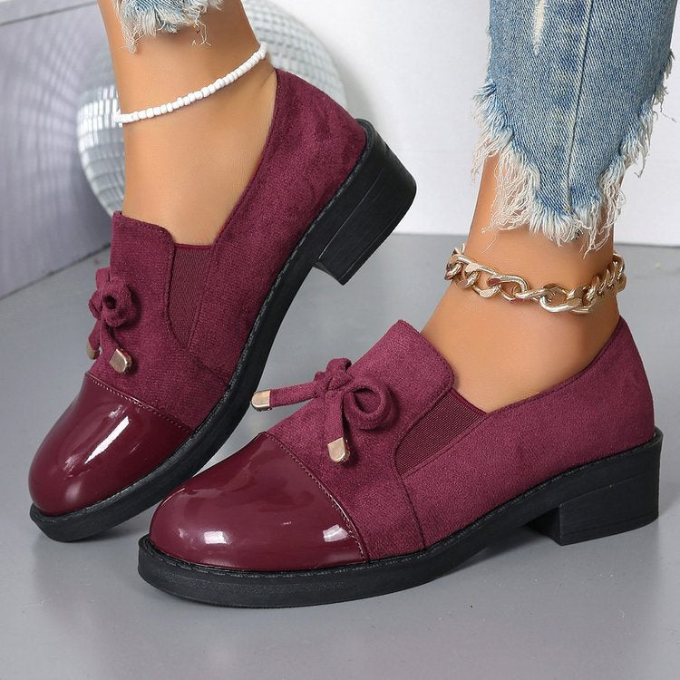 Damen  elegante Slipper-Loafer mit Lackkappe, Veloursimitat-Obermaterial, elastischem Einstieg und dekorativer Schleifenapplikation Echo Archiv