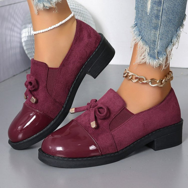 Damen  elegante Slipper-Loafer mit Lackkappe, Veloursimitat-Obermaterial, elastischem Einstieg und dekorativer Schleifenapplikation Echo Archiv