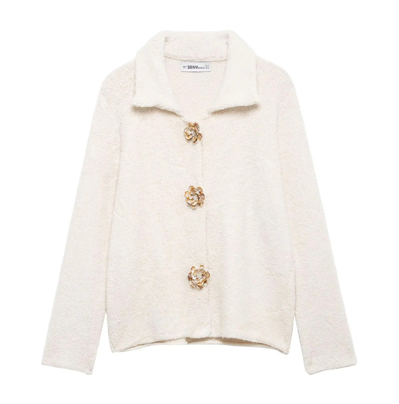 Damen kurze Bouclé-Teddyjacke mit dekorativen Blumenknöpfen, Hemdkragen und kastigem Schnitt – Célinea