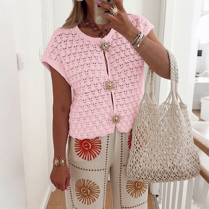 Damen Strickoberteil mit floralen Knöpfen und luftiger Verarbeitung Echo Archiv