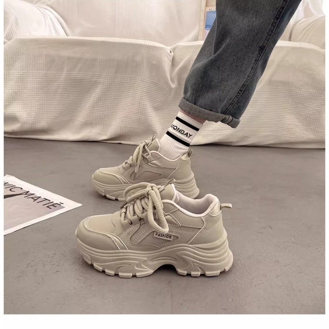 Damen Sportliche Sneakers mit robustem Profil und bequemer Dämpfung Echo Archiv