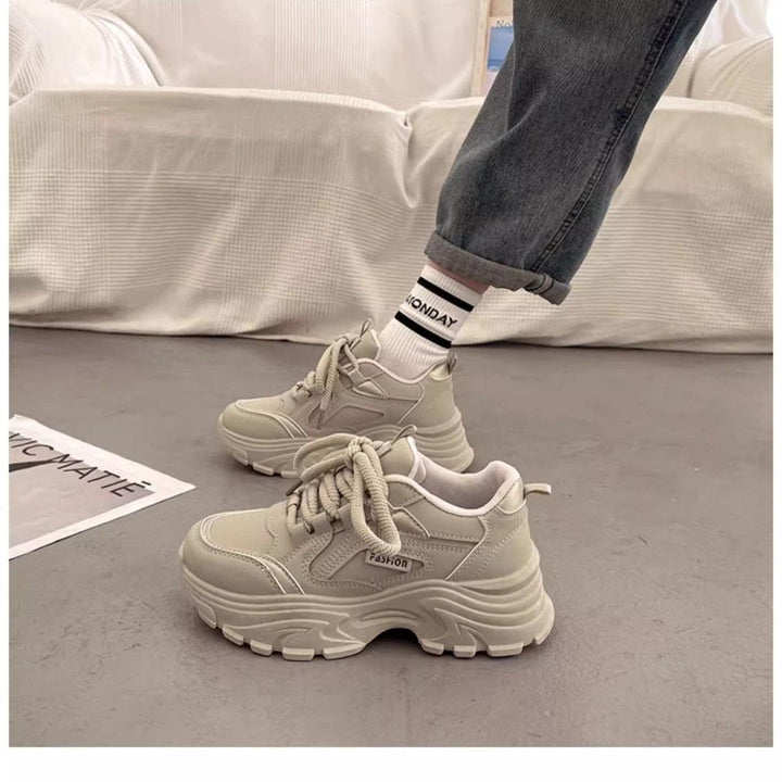 Damen Sportliche Sneakers mit robustem Profil und bequemer Dämpfung Echo Archiv