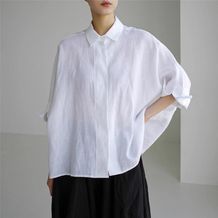 Damen Weite Boxy-Leinenbluse mit verdeckter Knopfleiste, Stehkragen und krempelbaren Ärmeln – Élovi