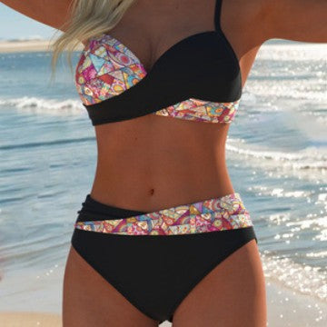 Damen Bandeau-Bikini mit hoch taillierten Höschen und lebhaftem Paisleymuster Echo Archiv