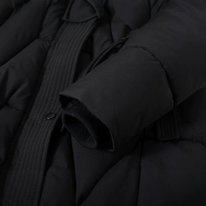 Damen langer gesteppter Parka mit voluminöser Kunstfellkapuze und taillierendem Kordelzug – Montévia