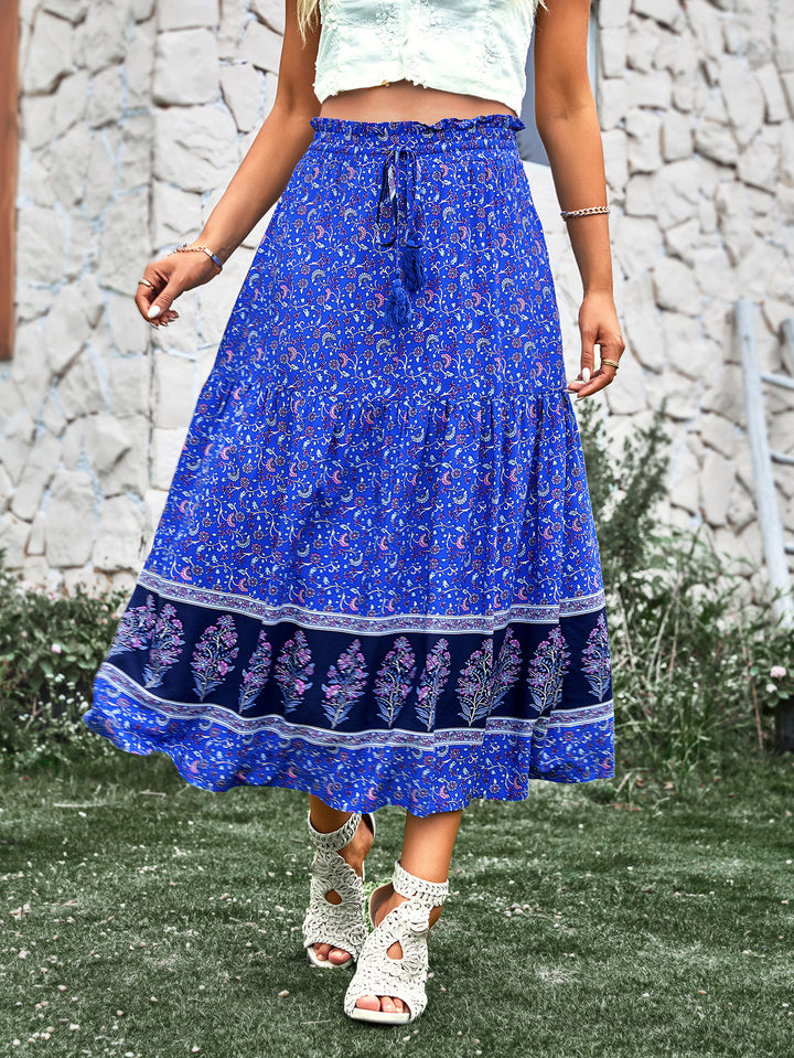 Damen leichter Stufen-Maxirock mit elastischem Rüschenbund, Kordel-Tassel und zartem Paisley-Print – Valéora
