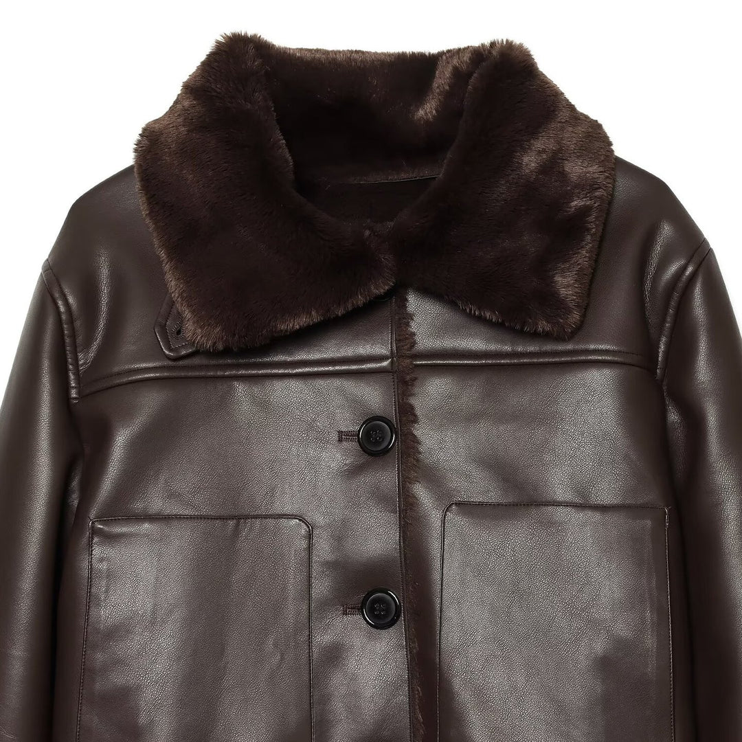 Damen Kurze wattierte Kunstlederjacke mit Teddy-Futter, Fellkragen und aufgesetzten Pattentaschen Echo Archiv