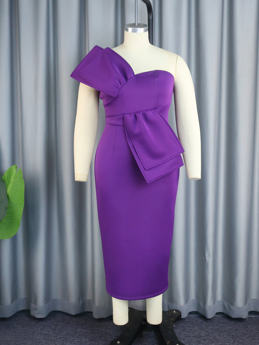 Damen Etuikleid mit asymmetrischem Design und schickem Detail Echo Archiv