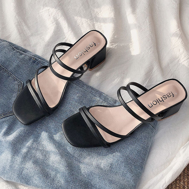 Damen elegante Absatzsandalen mit raffinierten Riemen Echoarchiv