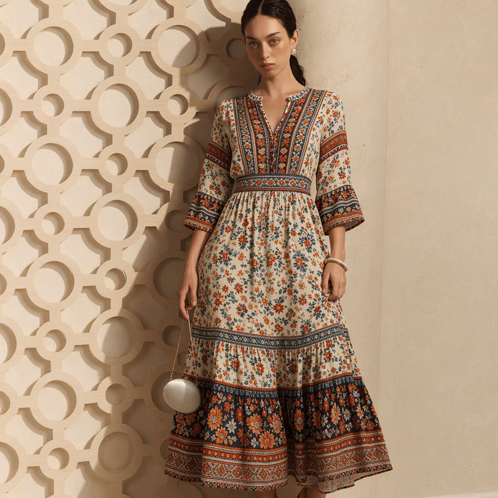 Damen langes Boho-Maxi-Kleid mit V-Ausschnitt geraffter Taille und mehrlagigem Stufenrock – Valéora